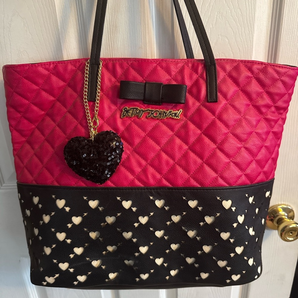 💖 Betsey Johnson Quilted Heart Tote – Pink & Black Statement Bag w/ bow & heart💖